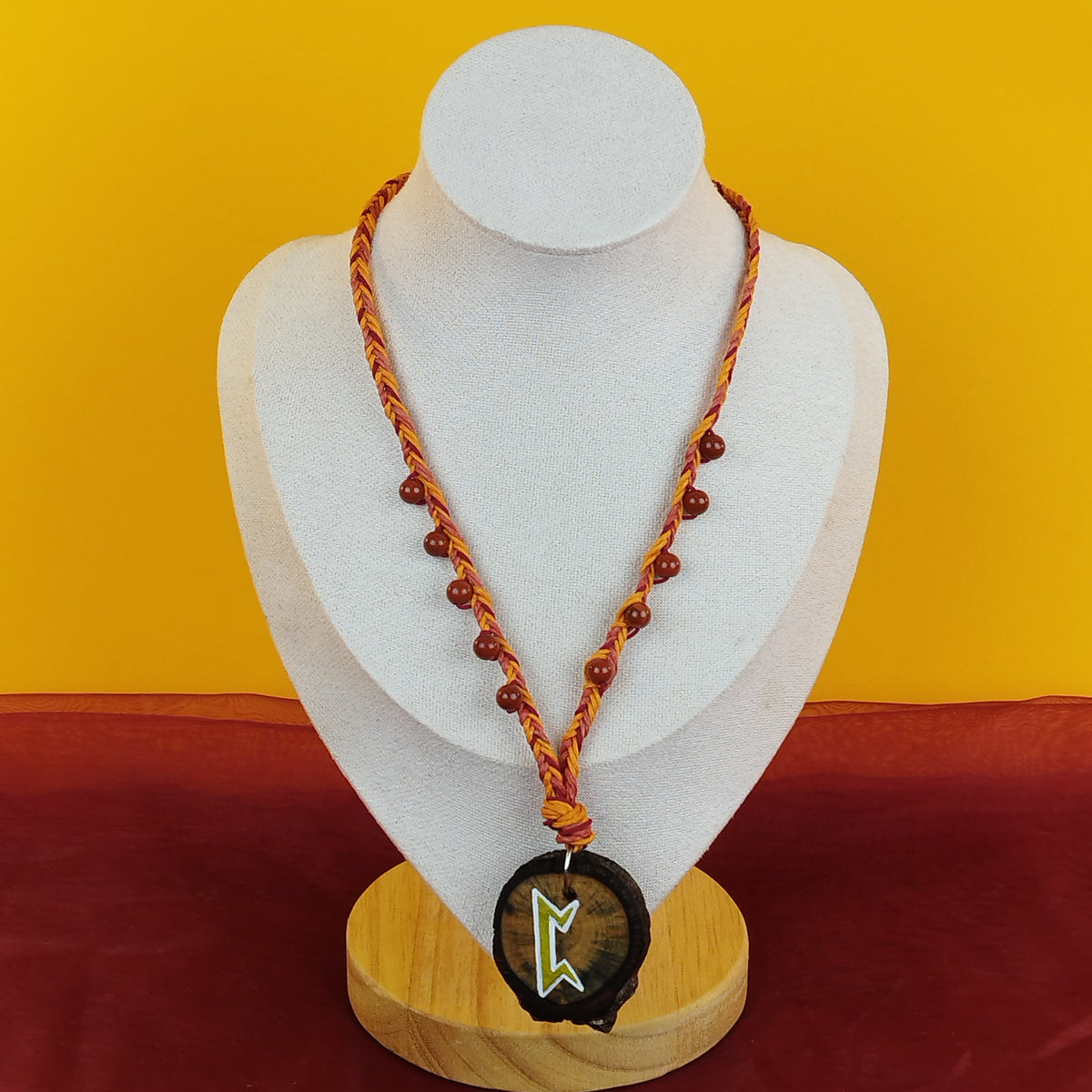 Kette: Rune Pertho