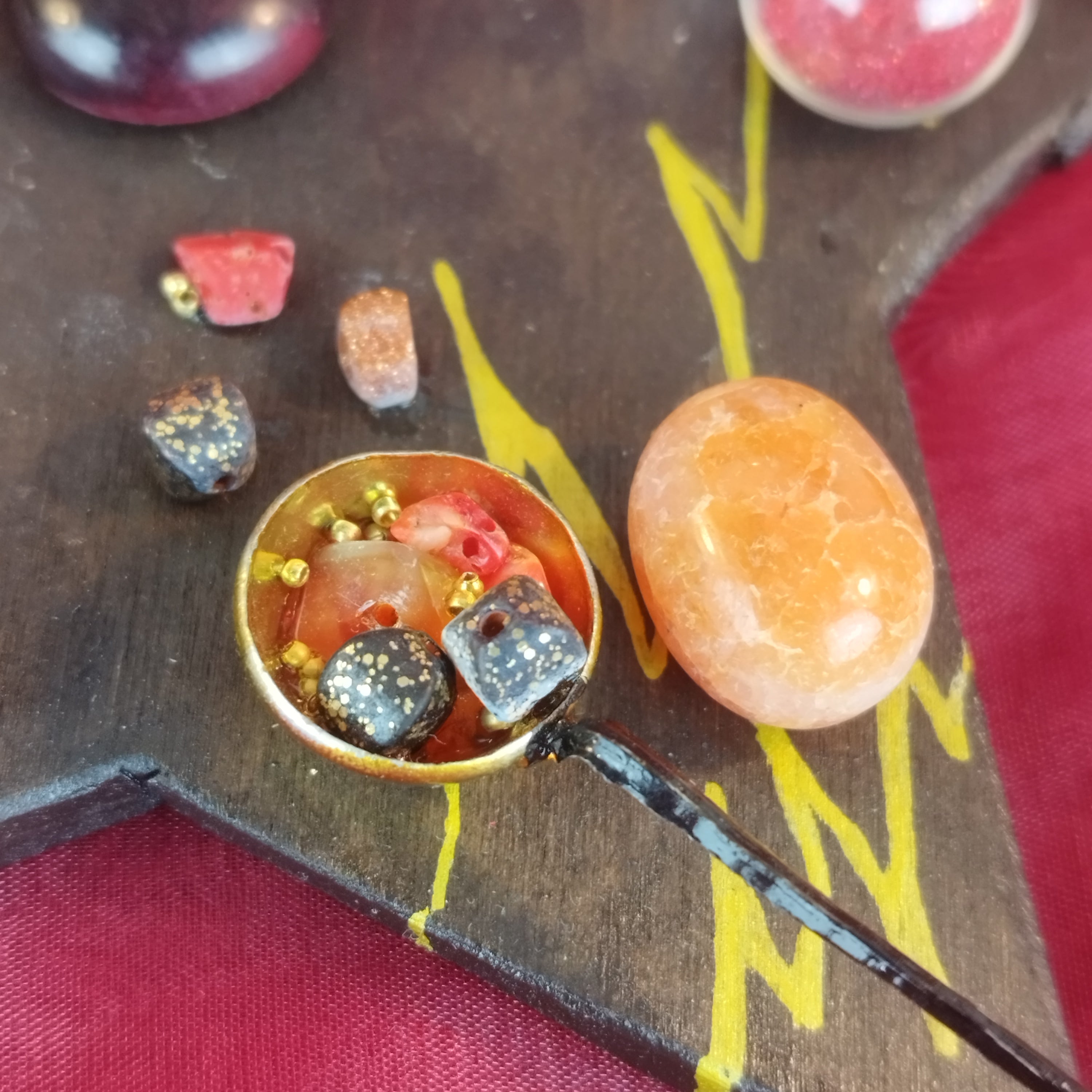 Altar: Gold im Dunklen