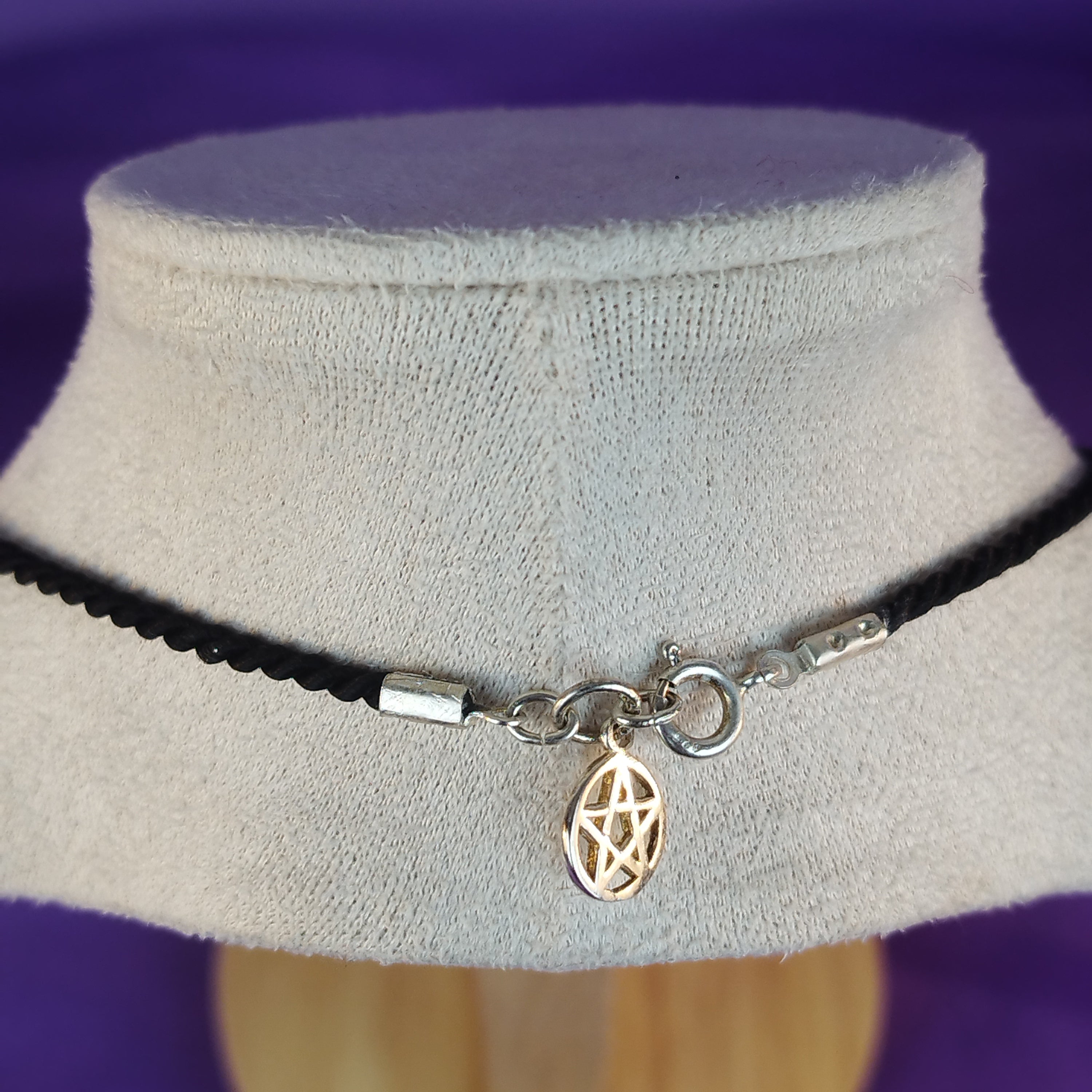 Kette Mondgöttin: Transformation in zwei Varianten