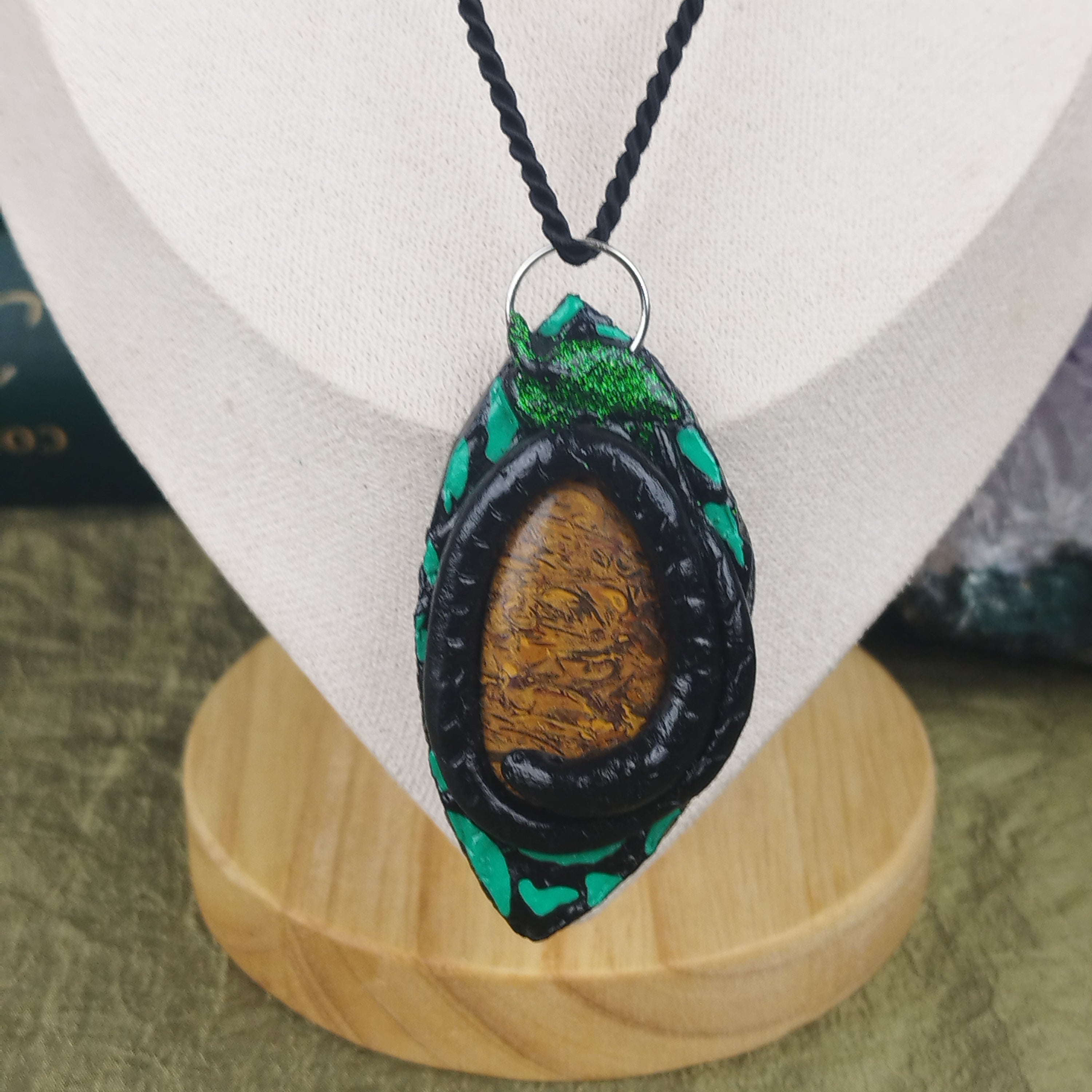 Schmuckset Erdschlange: Kette und Ohrringe