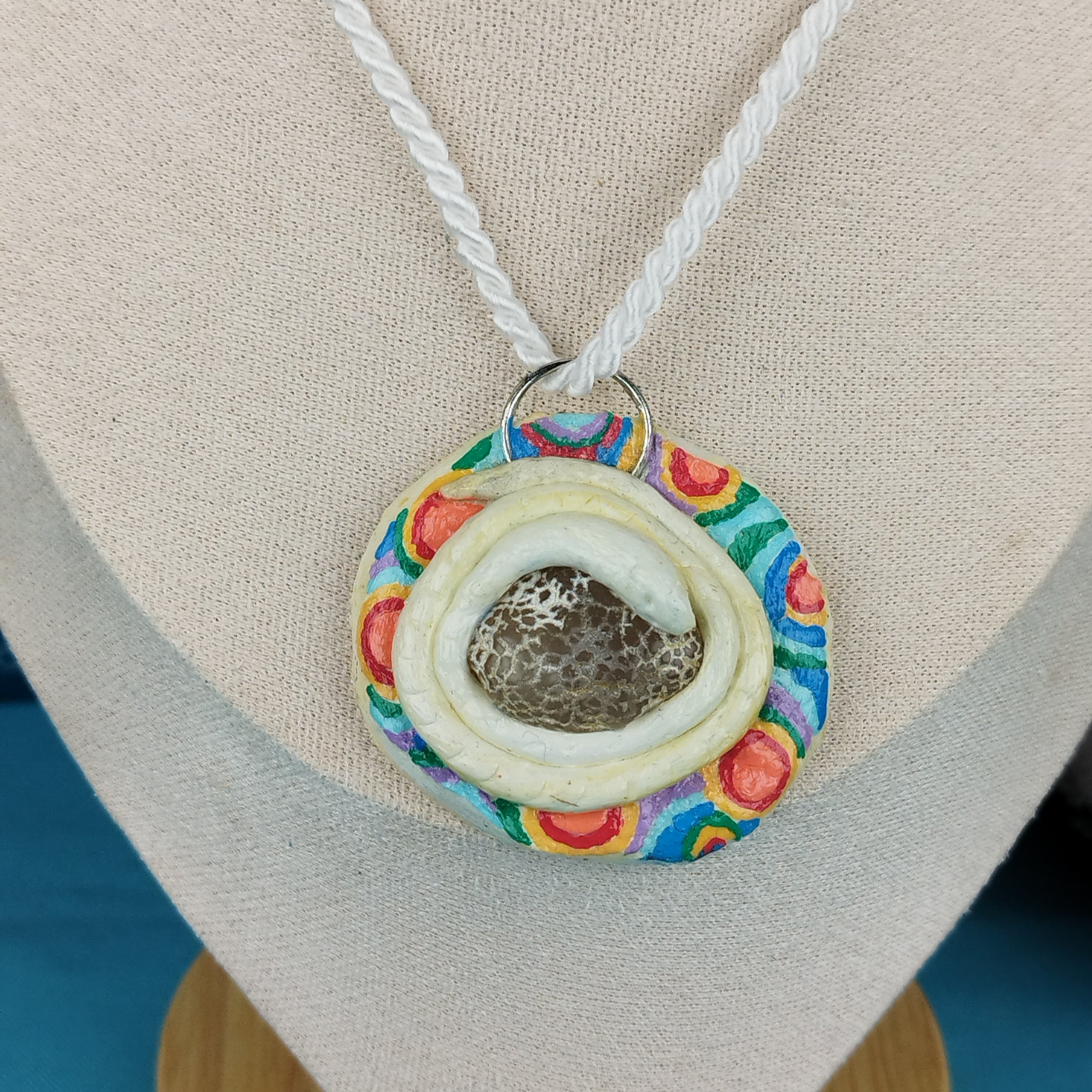 Schmuckset Regenbogenschlange: Kette und Ohrringe