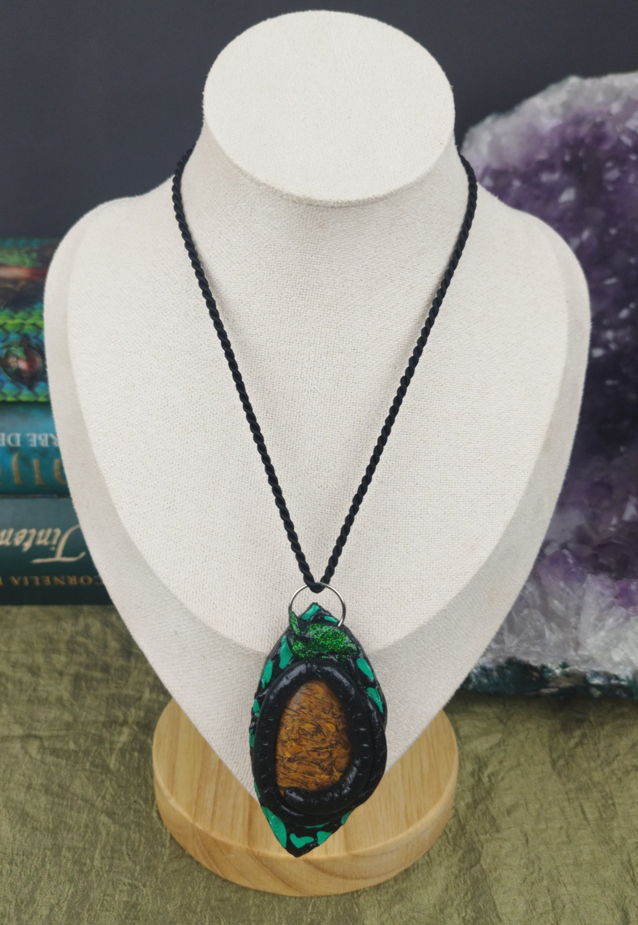 Schmuckset Erdschlange: Kette und Ohrringe