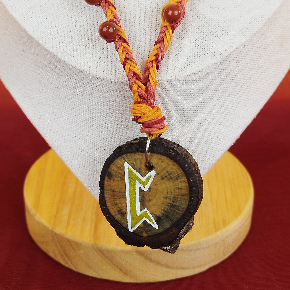 Kette: Rune Pertho